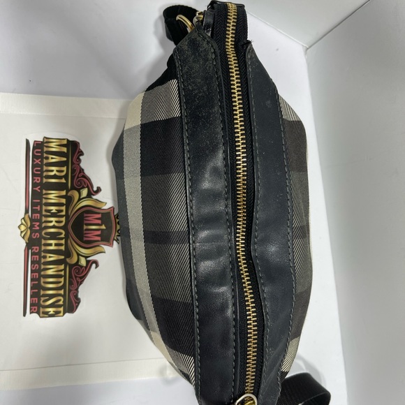Blue Label Crestbridge/ Burberry crossbody bag. - Picture 3 of 12